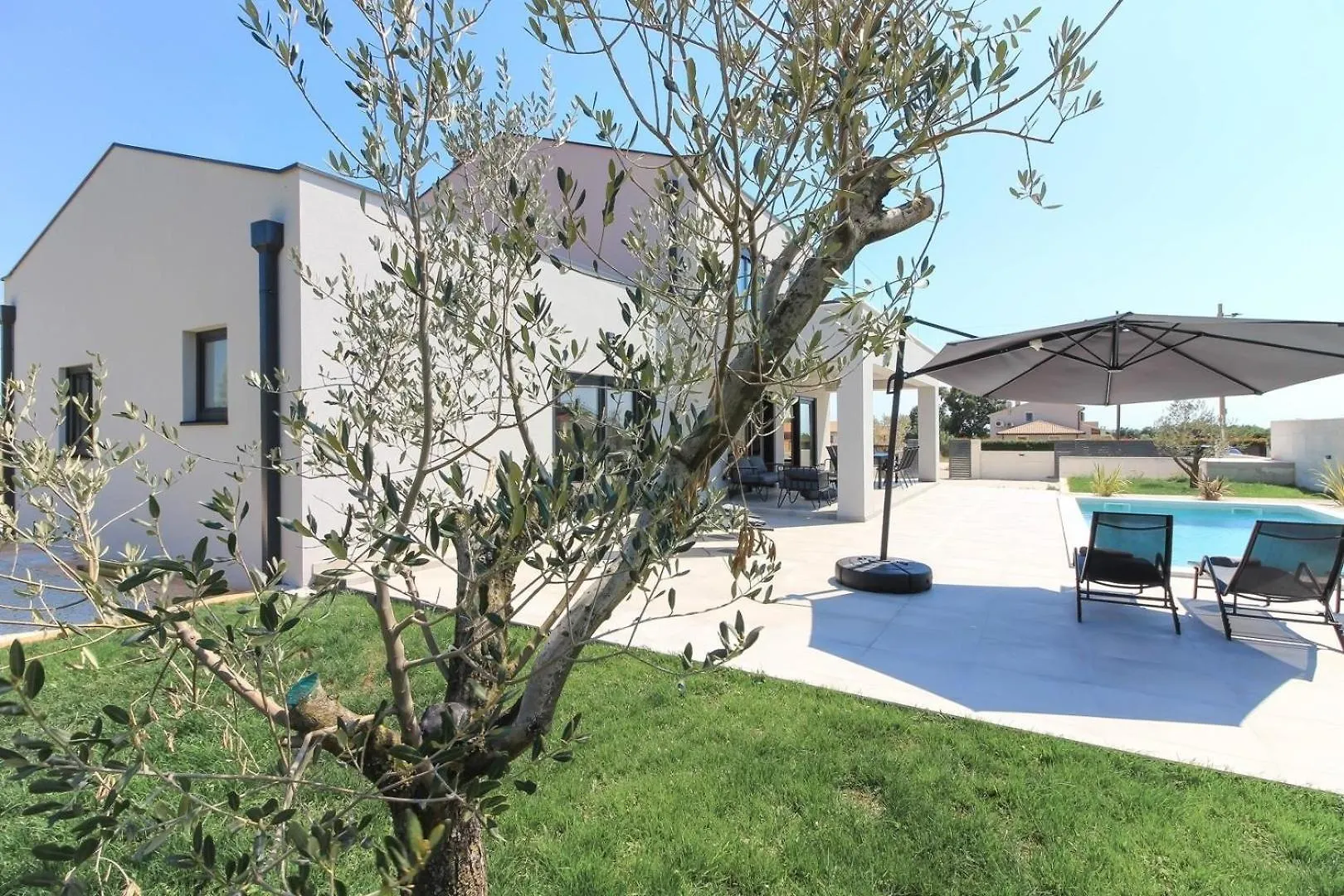 Ferienhaus Mit Privatpool Fuer 8 Personen Ca 180 Qm In Loborika, Istrien Suedkueste Von Istrien Pula